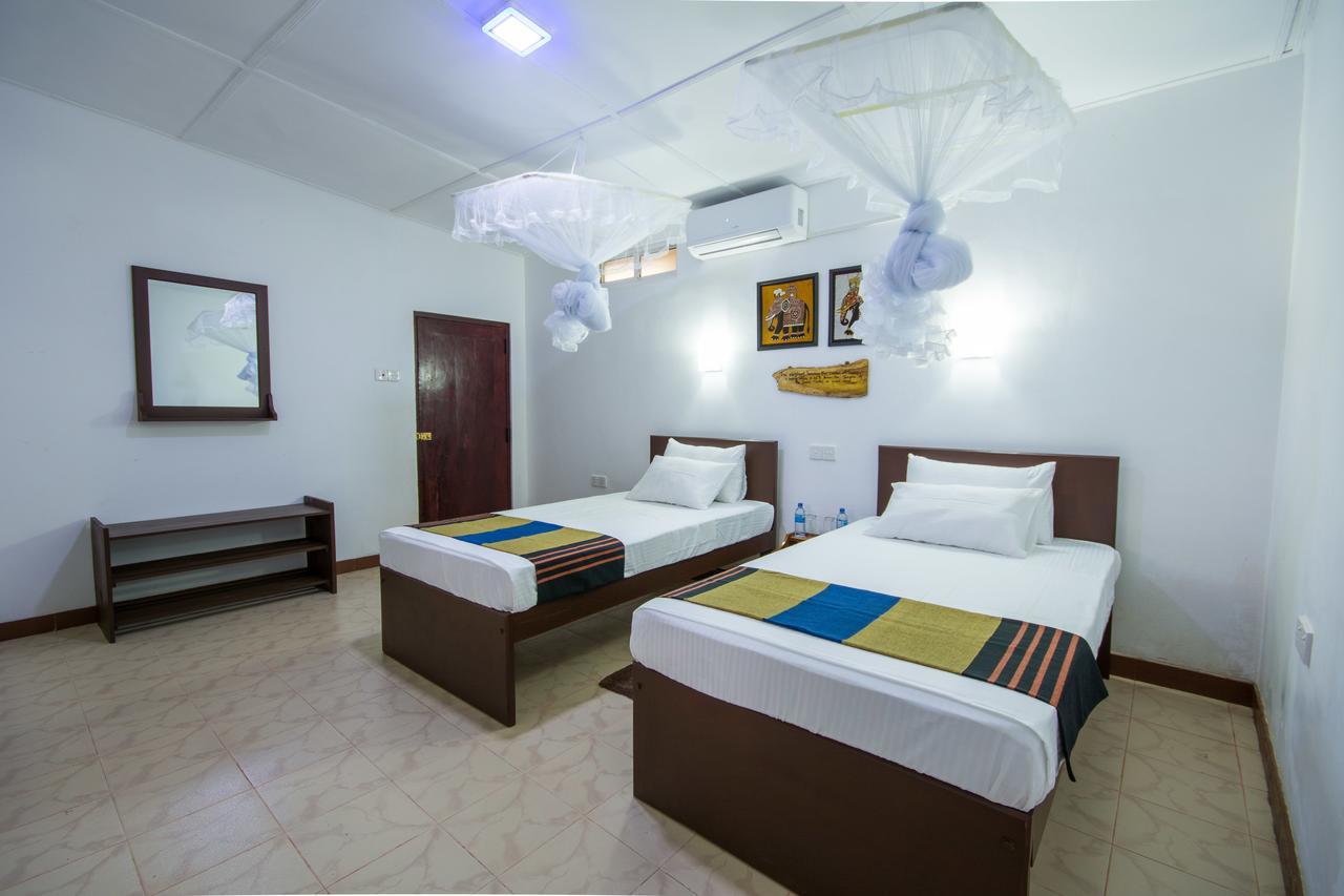 Udawatta Kele Villa Kandy Exteriör bild